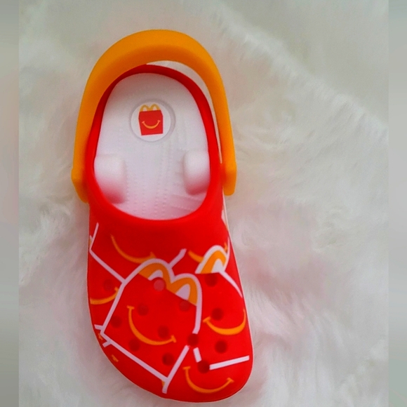 McDonald's 2024 Mini Crocs Keychain Kid's Toy - Picture 2 of 4